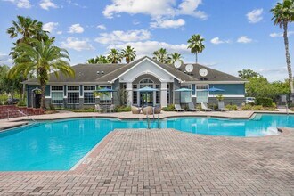 Centric on 34th in Gainesville, FL - Foto de edificio - Building Photo