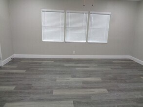 917 Temple Dr in Hitchcock, TX - Building Photo - Building Photo