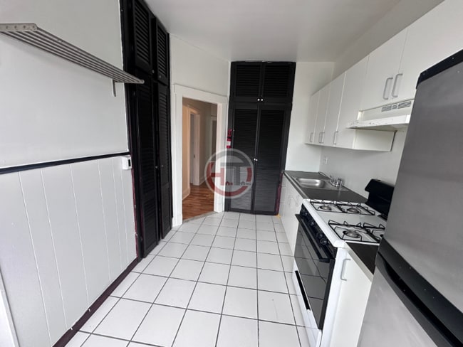 1352 Gillespie Ave in Bronx, NY - Building Photo - Building Photo