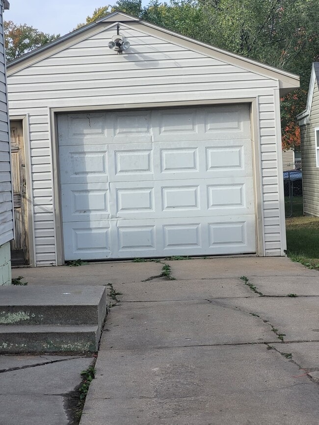 1320 N Broadwell Ave in Grand Island, NE - Building Photo - Building Photo