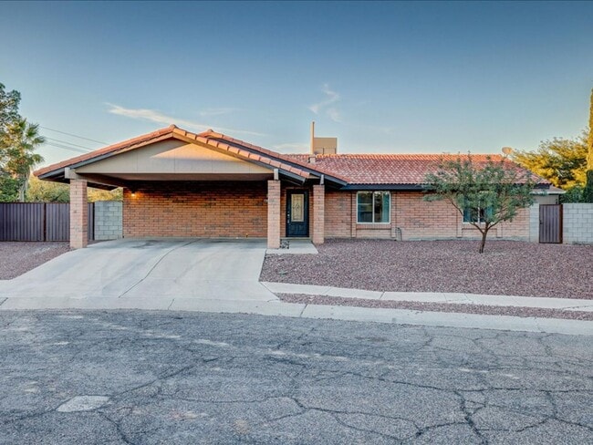 1812 W Deacon Dr in Tucson, AZ - Building Photo - Building Photo
