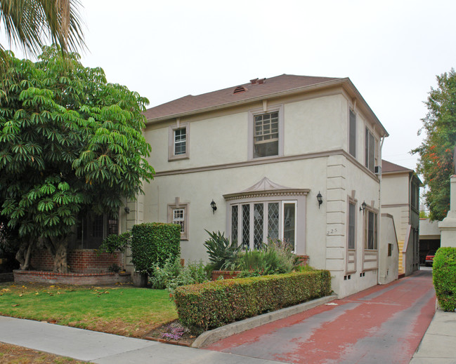 225 S Gale Dr in Beverly Hills, CA - Building Photo - Building Photo