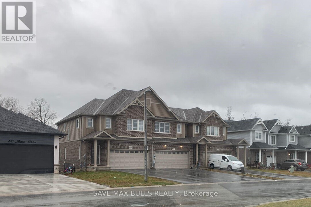 459 Julia Dr in Welland, ON - Building Photo