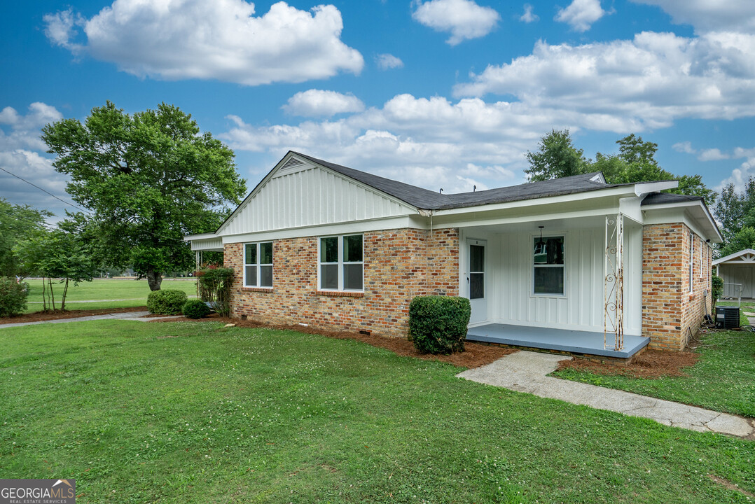 175 E Main St in Rutledge, GA - Building Photo