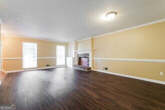 2432 Hillboro Cir S W in Marietta, GA - Building Photo - Building Photo