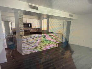 636 NW 114th Ave in Miami, FL - Building Photo - Building Photo