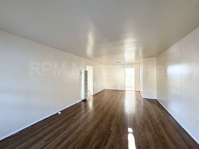 7030 La Tijera Blvd in Los Angeles, CA - Building Photo - Building Photo