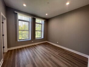 1227 W Ohio St in Chicago, IL - Building Photo - Building Photo