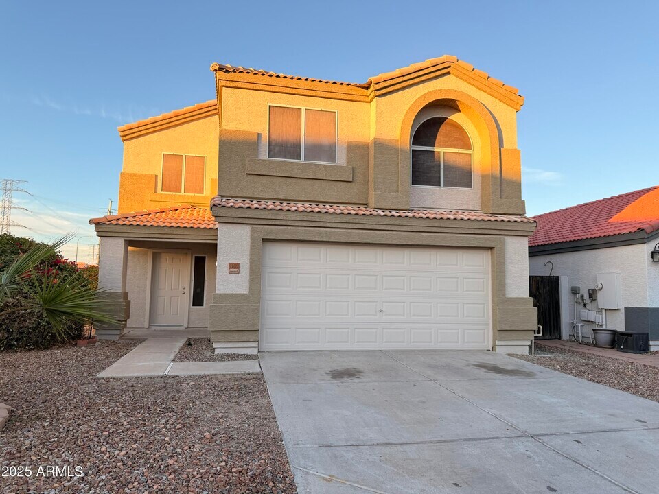 12022 W Almeria Rd in Avondale, AZ - Building Photo