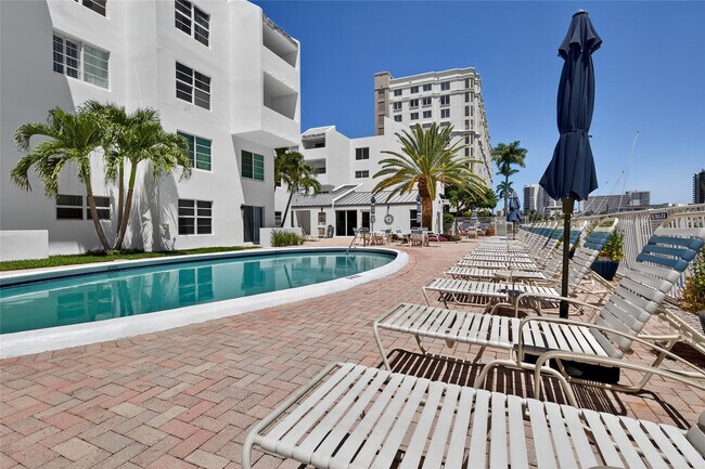 2850 NE 14th St in Pompano Beach, FL - Building Photo - Building Photo