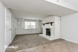 323 Turfwood Dr in Ballwin, MO - Building Photo - Building Photo