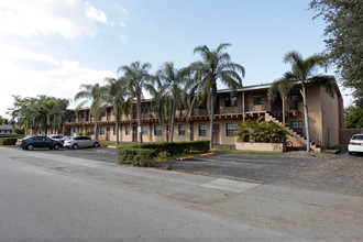 Arthur Street Apartments in Hollywood, FL - Building Photo - Building Photo