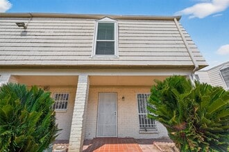 6201 Ranchester Dr in Houston, TX - Foto de edificio - Building Photo