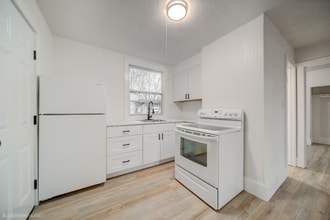 725 2nd St, Unit B in Newport, WA - Building Photo - Building Photo