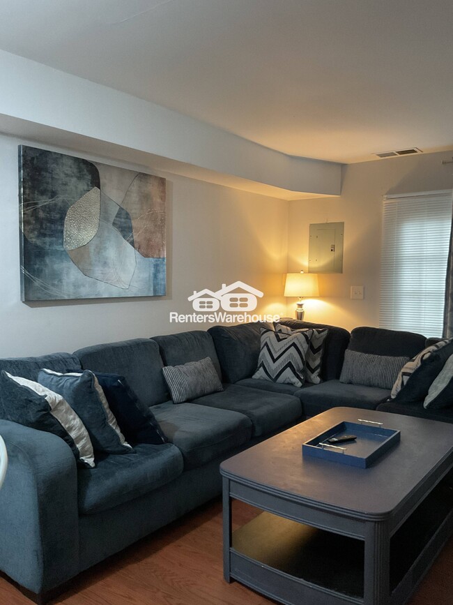 property at 1207 Green Oaks Ln