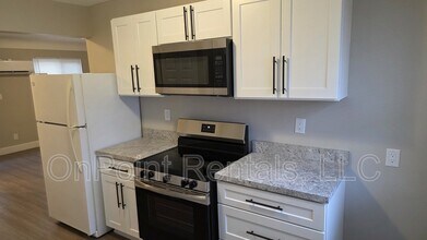 5915 N Wayne Rd in Westland, MI - Building Photo - Building Photo