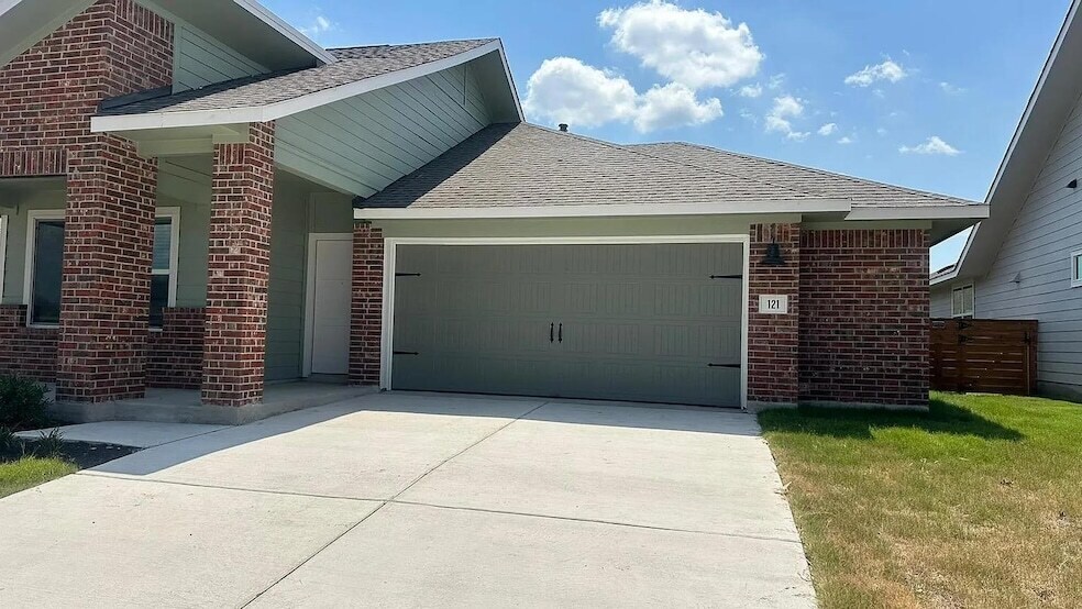 121 Tofalla in Kyle, TX - Building Photo