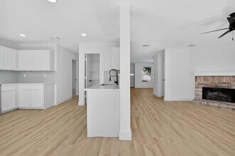 4241 Meadowknoll Dr in Fort Worth, TX - Building Photo - Building Photo