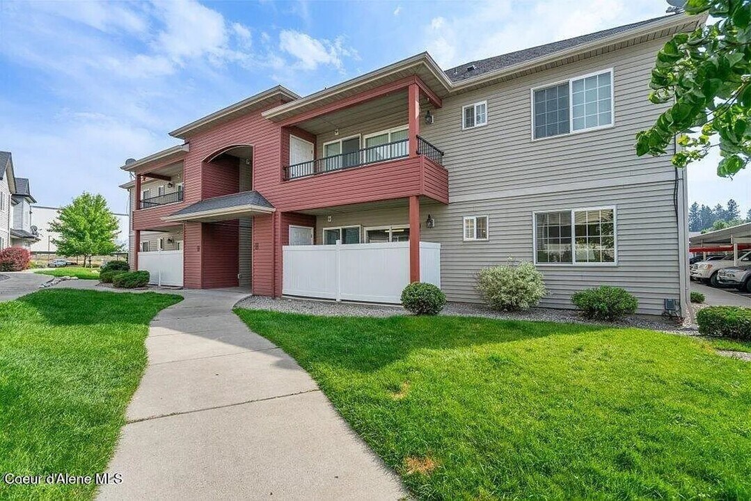 322 N Promenade Loop in Post Falls, ID - Building Photo