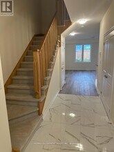 105 Pinot Cres in Hamilton, ON - Building Photo - Building Photo