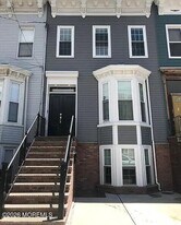 320 New York Ave in Jersey City, NJ - Building Photo