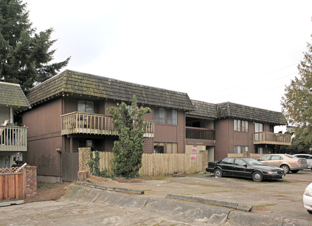 Twin Cedar Apartments in Federal Way, WA - Building Photo