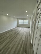 365 NE 125th St in North Miami, FL - Building Photo