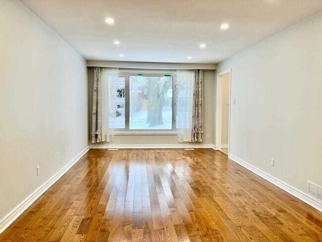 35 Drysdale Crescent in Toronto, ON - Building Photo - Building Photo