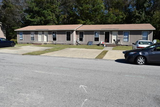 Creeks Edge Townhomes in Fayetteville, NC - Building Photo - Building Photo