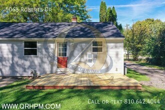 5068 Roberts Dr in Flint, MI - Building Photo - Building Photo