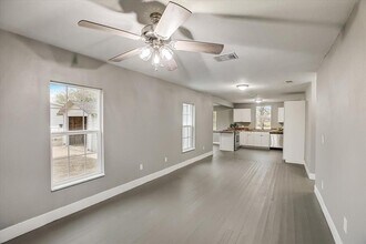 720 E Guadalupe St in La Grange, TX - Building Photo - Building Photo