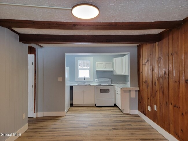 827 US-9 in Schroon Lake, NY - Building Photo - Building Photo