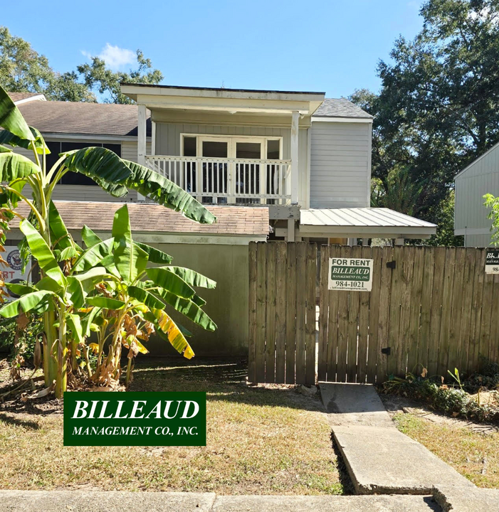 13 Larkspur Ln in Lafayette, LA - Building Photo