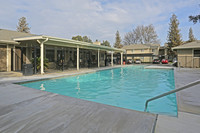 Autumn Run Apartments in Woodland, CA - Building Photo - Building Photo