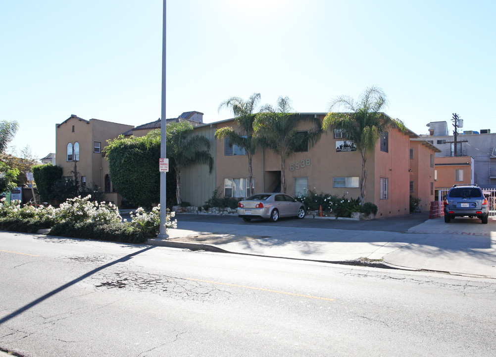 6538 W Fountain Ave in Los Angeles, CA - Building Photo