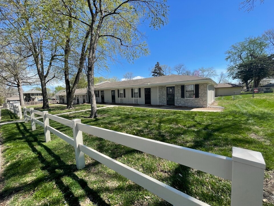 Le Grand Apartments Senior Living 55+ in Lee's Summit, MO - Foto de edificio