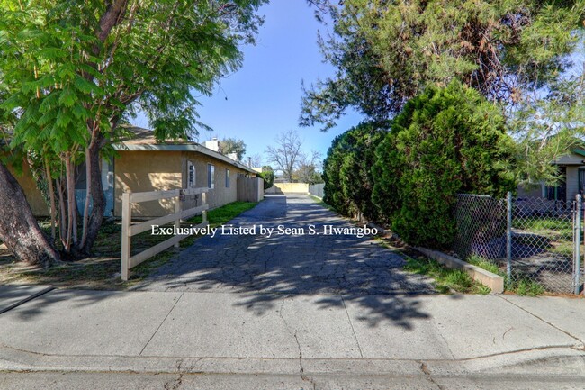 256 S Santa Fe Ave in San Jacinto, CA - Building Photo - Building Photo