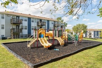 Life at Highland Village in Kansas City, MO - Building Photo - Building Photo