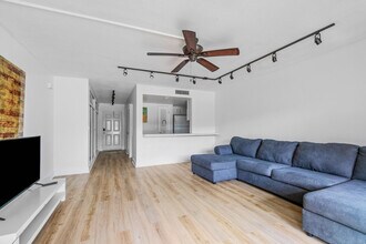 222 N Federal Hwy in Deerfield Beach, FL - Building Photo - Building Photo