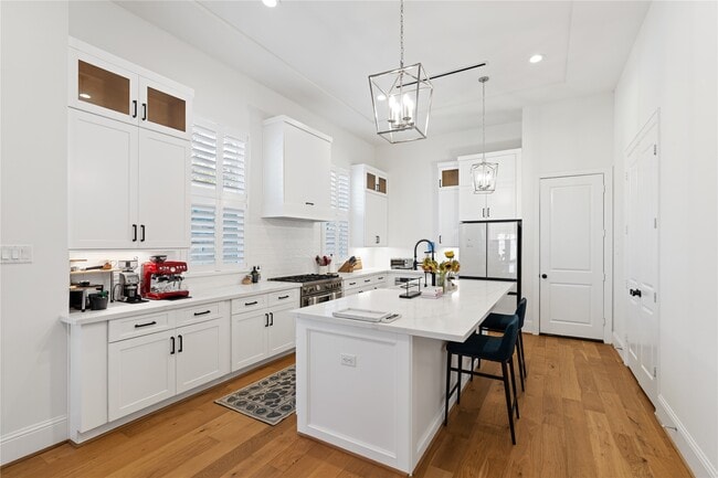 property at 531 W 27th St