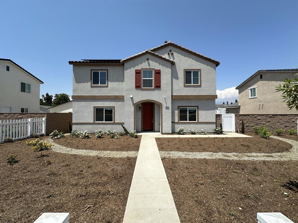 2254 W Mill St in San Bernardino, CA - Building Photo