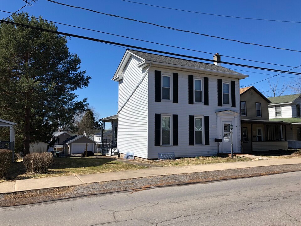 1015 Cherry St in Danville, PA - Building Photo