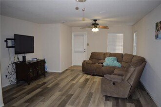 320 Altamont St in Hutto, TX - Building Photo - Building Photo