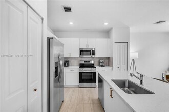 11927 NW 46th St in Coral Springs, FL - Building Photo - Building Photo