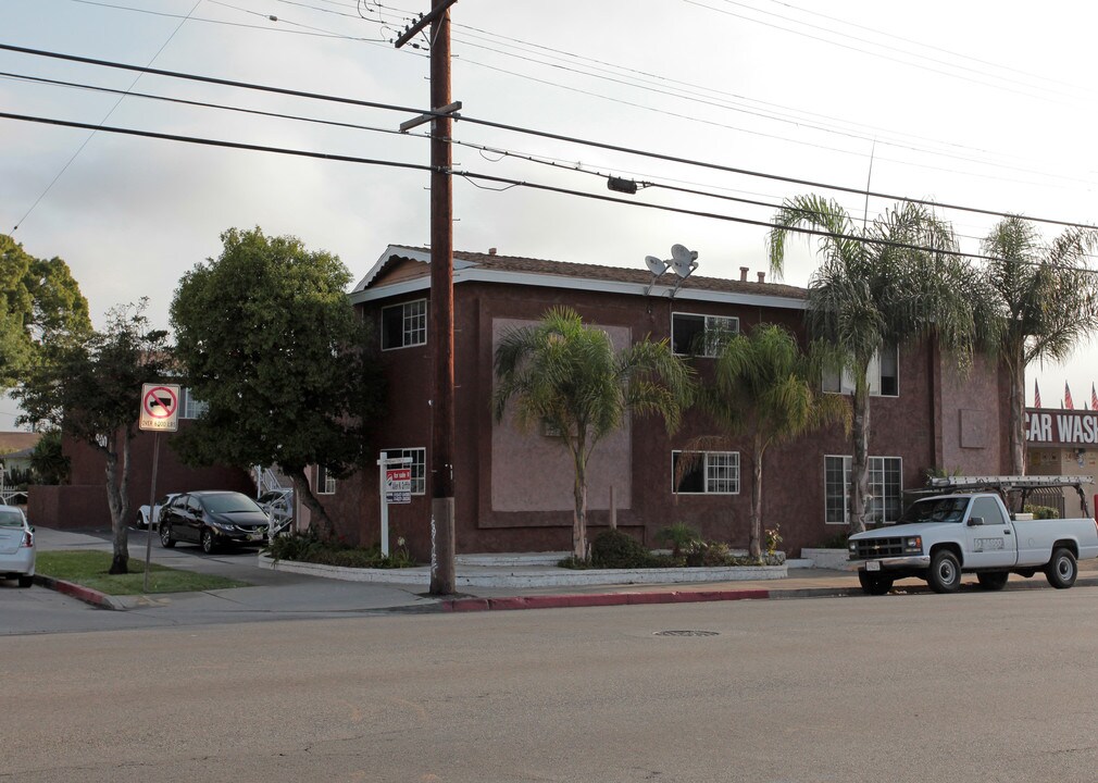 800-802 Frigate Ave in Wilmington, CA - Building Photo