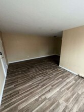 13955 Superior Rd, Unit 106 in East Cleveland, OH - Building Photo - Building Photo