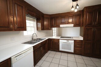 910 Maplewood Dr in Valdosta, GA - Building Photo - Building Photo