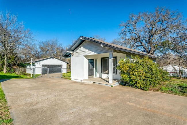 309 N Dubellette St in Weatherford, TX - Building Photo - Building Photo