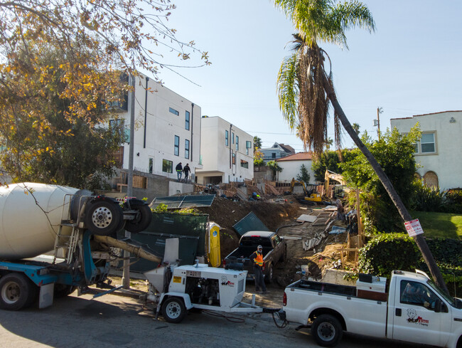 565 N Mariposa Ave in Los Angeles, CA - Building Photo - Building Photo