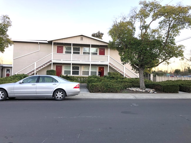 102 El Carmelo Ave, Unit 102